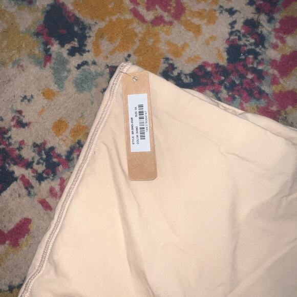 Skims Bandeau Bra - NWT - Size Medium - Picture 2 of 3